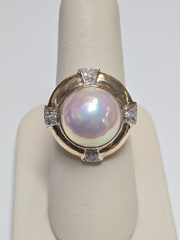 14K gold ring featuring a round Mabe pearl, weighing 7.6 grams, from Chique Jewelry.