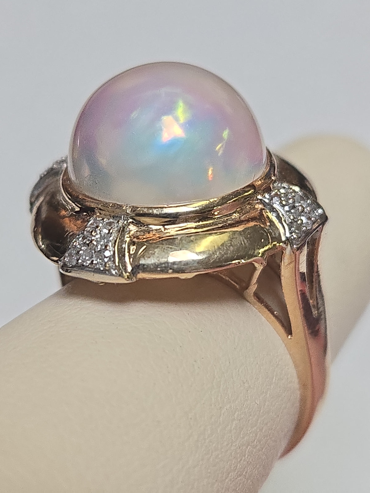 14K gold ring featuring a round Mabe pearl, crafted by Chique Jewelry, showcasing elegant jewelry design.