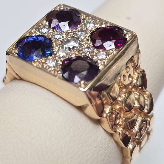 14K gold ring with 2.6ct round multicolor sapphires and intricate band design, crafted by Chique Jewelry.