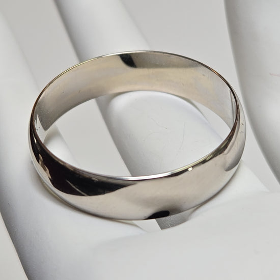 14K white gold ring from Chique Jewelry, featuring a sleek design and polished finish, weighing 4.9 grams.