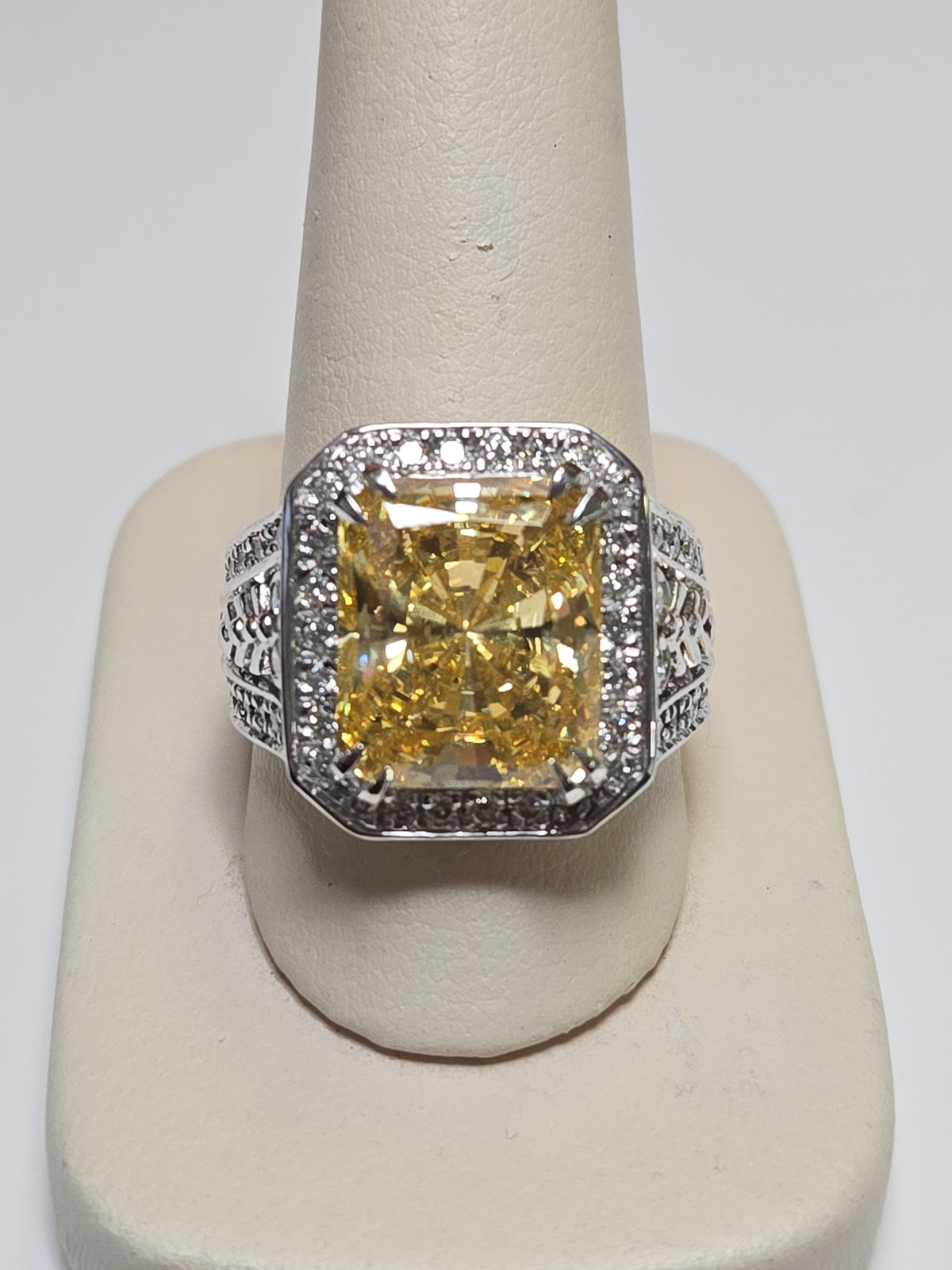 14K gold ring with emerald-cut simulated diamond and Lannyte accents, weight 15.6g, by Chique Jewelry.