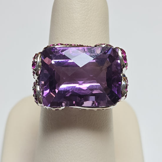 14K white gold ring with a rectangular amethyst gemstone, featuring elegant design and craftsmanship by Chique Jewelry