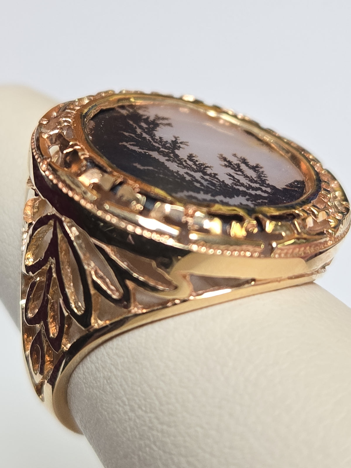 14K gold filigree ring with round agate gemstone, featuring intricate design and weighing 6.6 grams.