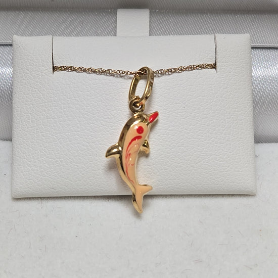 18K gold dolphin pendant weighing 0.8g, elegant jewelry piece by Chique Jewelry featuring a detailed dolphin design.