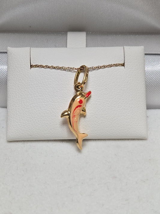 18K gold dolphin pendant weighing 0.8g, elegant jewelry piece by Chique Jewelry featuring a detailed dolphin design.