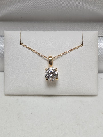 14K gold pendant with round simulated Lannyte diamond, weighing 0.7g, by Chique Jewelry, displayed on a neutral background.
