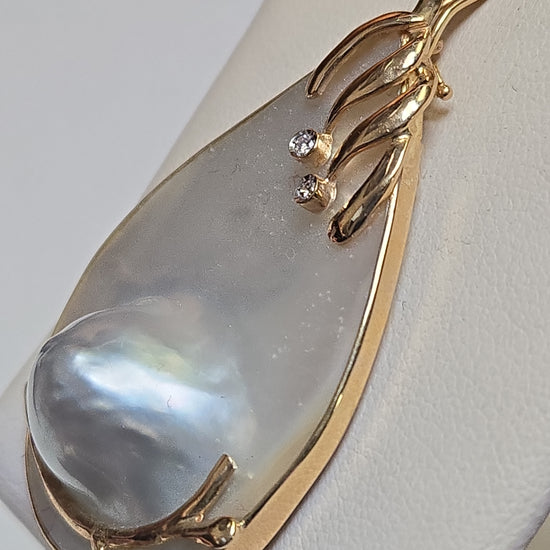 14K gold pendant featuring a Mabe blister pearl, crafted by Chique Jewelry, showcasing elegant jewelry design and craftsmanship.