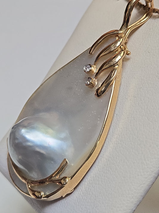14K gold pendant featuring a Mabe blister pearl, crafted by Chique Jewelry, showcasing elegant jewelry design and craftsmanship.