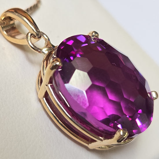 10K gold pendant featuring 22ct oval lab-created alexandrite gemstone, crafted by Chique Jewelry.