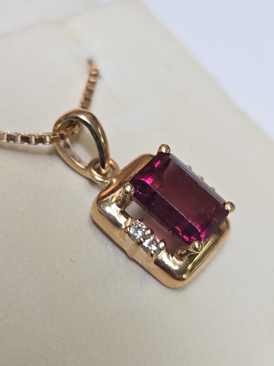 14K gold pendant with emerald-cut rubellite gemstone, weighing 2.7 grams, from Chique Jewelry.
