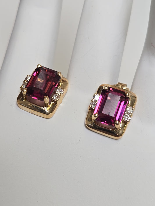14K gold pendant featuring an emerald-cut rubelite gemstone, crafted by Chique Jewelry, weighing 3.5 grams.