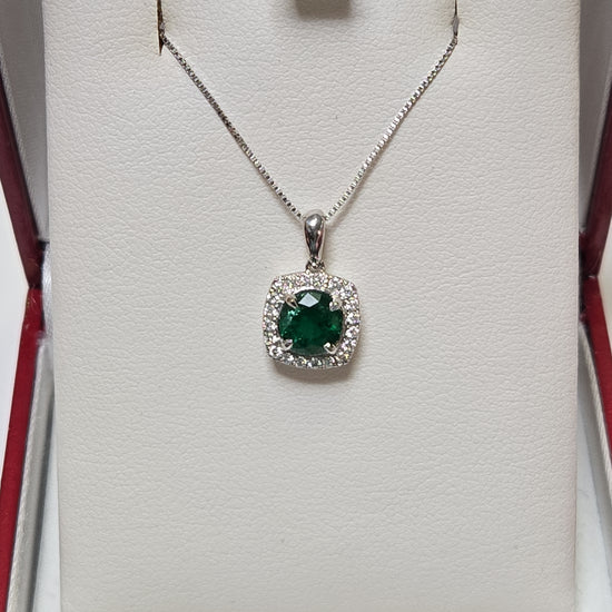 18K white gold pendant featuring a 0.76ct round emerald gemstone, crafted by Chique Jewelry with a 1.6g weight.