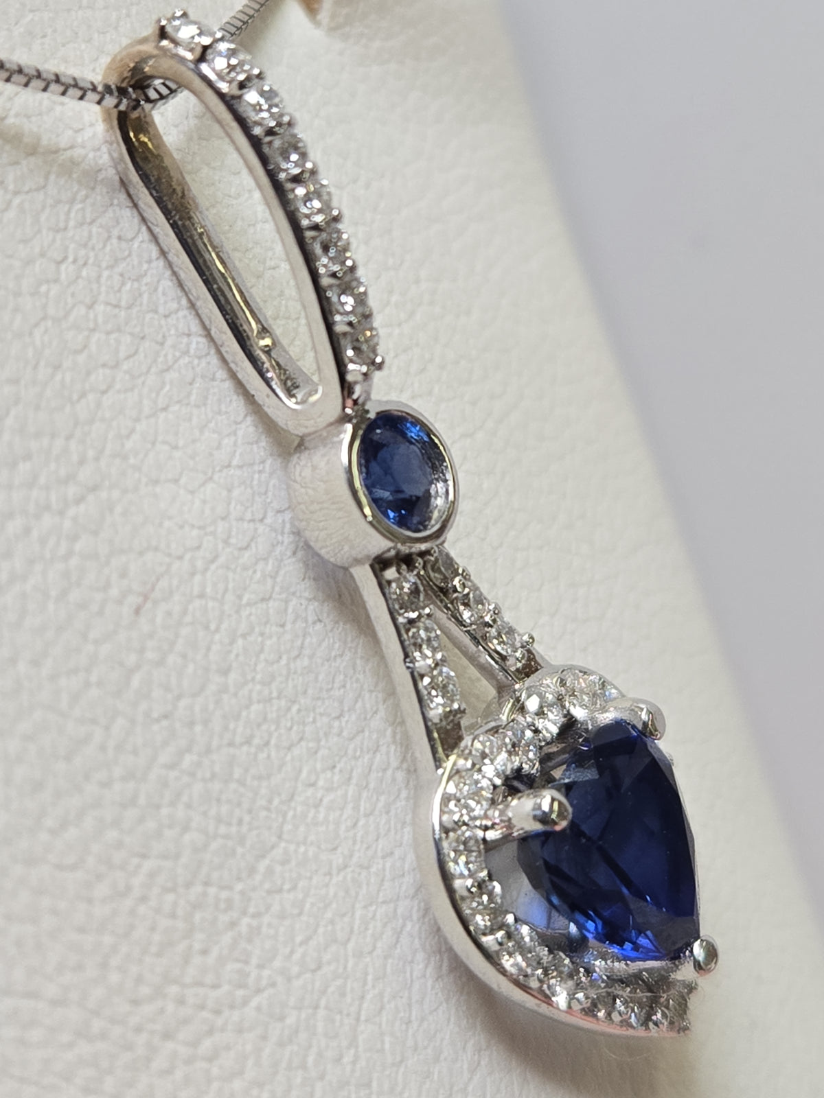 14K white gold heart-shaped pendant with 1.5ct simulated blue sapphire from Chique Jewelry, showcasing elegant jewelry design.
