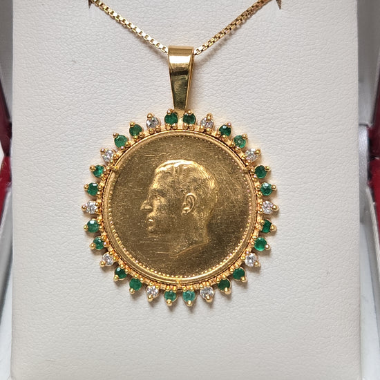 14K gold Mohammad Reza Shah Pahlavi coin pendant with 0.5ct round emeralds, crafted by Chique Jewelry, weighing 12.3 grams.