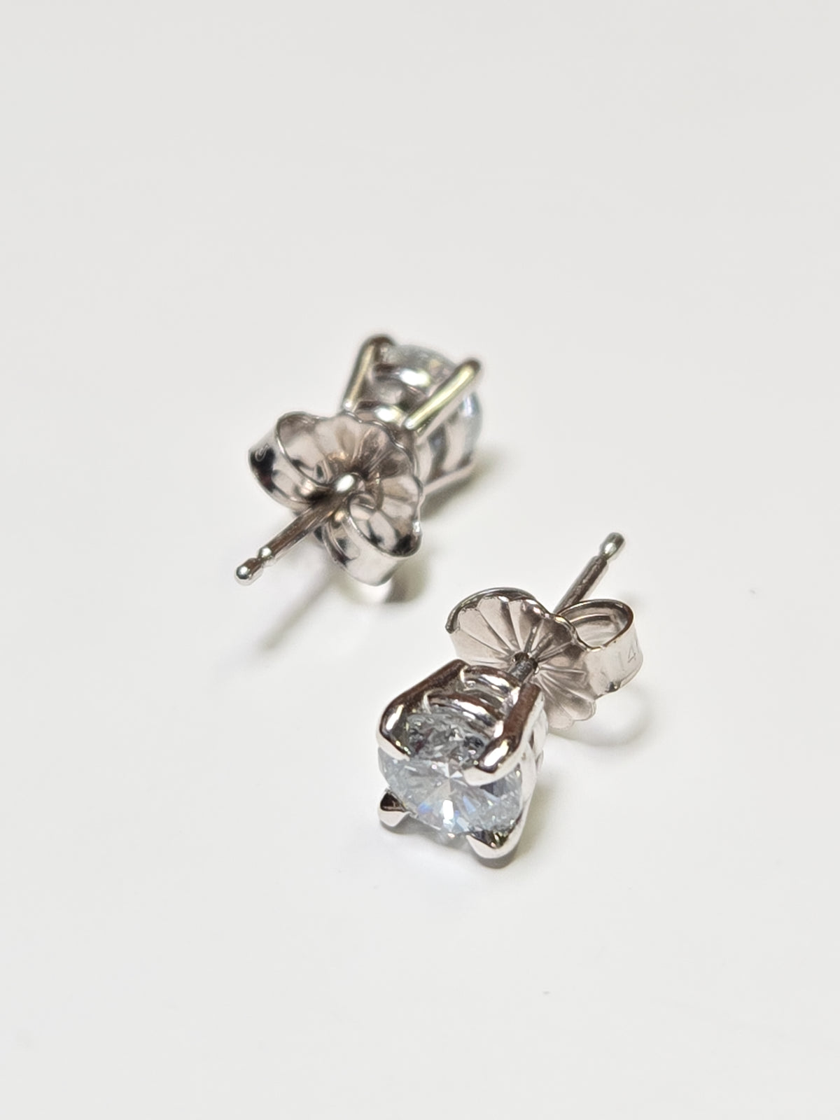 14K white gold stud earrings with 0.95ct round lab-created diamonds from Chique Jewelry, showcasing elegant jewelry design.