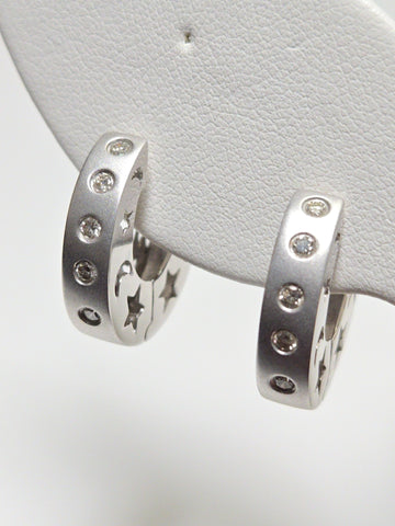 18K white gold hoop earrings with 0.23ct round diamonds from Chique Jewelry, featuring a sleek design and 9.2g weight.