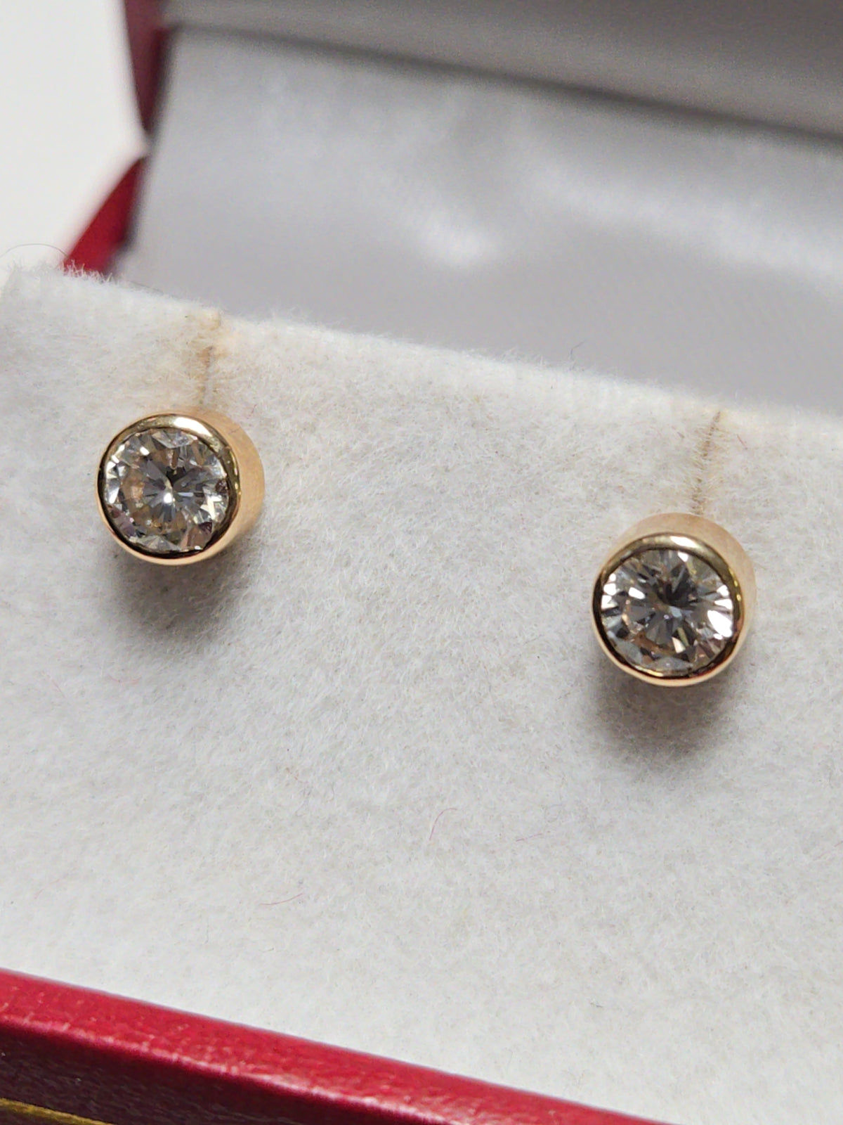 14K gold stud earrings with 0.64ct round diamonds, featuring a sleek design and 1.3g weight from Chique Jewelry.