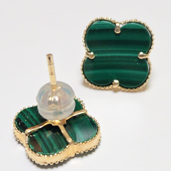 14K gold stud earrings with green malachite clover-shaped design, weighing 2.5 grams, by Chique Jewelry.