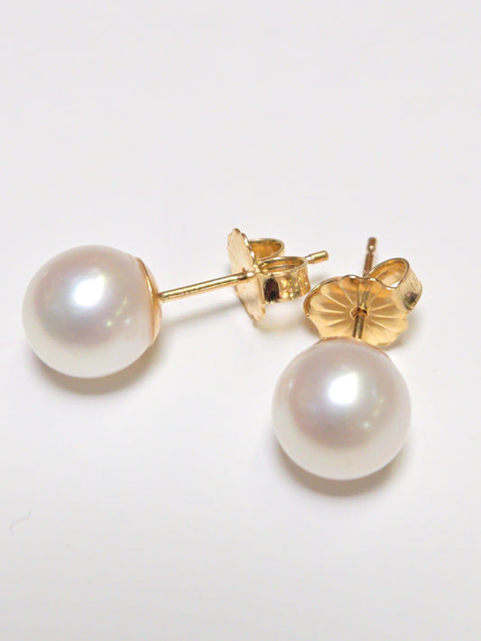 14K gold stud earrings with round pearls from Chique Jewelry, showcasing elegant jewelry with a classic pearl design.