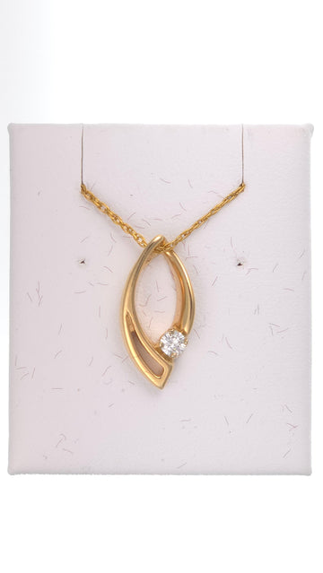 14k gold free form pendant featuring a 0.15 ct round H-VS2 diamond, crafted by Chique Jewelry, with a weight of 2.3 grams.