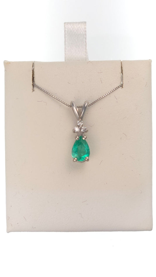 14k white gold pendant featuring a pear-shaped emerald green gemstone with side diamonds by Chique Jewelry.
