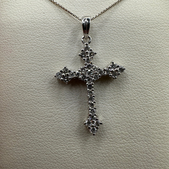 Sterling silver diamond cross pendant with 0.50 ct VVS diamonds, weighing 2 grams, from Chique Jewelry.